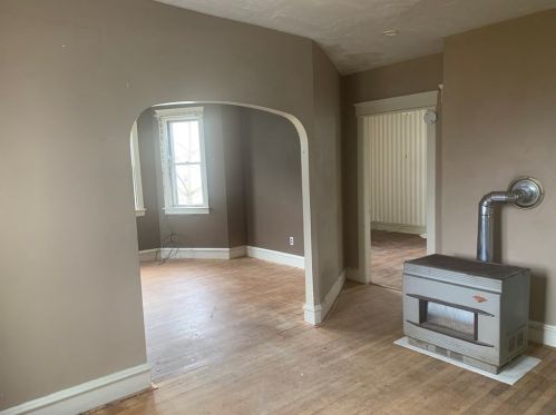 46 Hall St, Fall River, MA 02724-2643