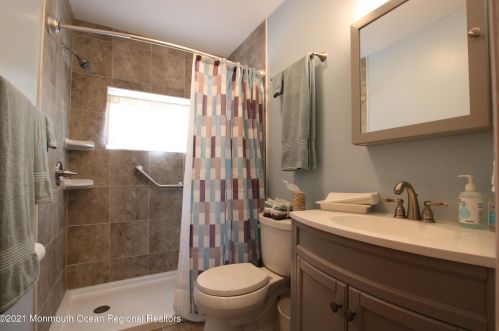 125 Cherry St, Tinton Falls NJ 07724-2607 exterior