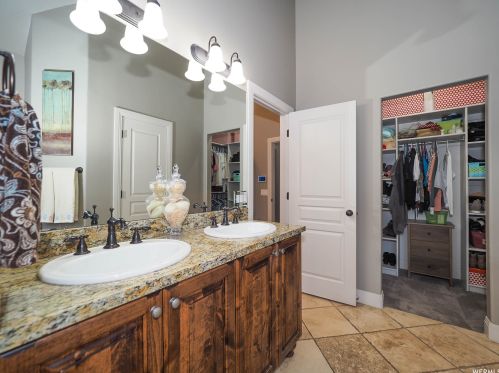 2161 Lorita Way, Sandy UT 84093-6514 exterior