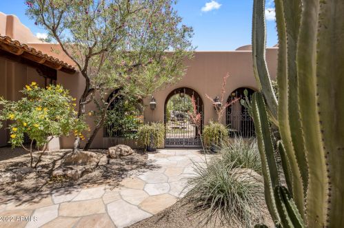 2020 Bethany Home Rd, Phoenix AZ 85014-2434 exterior