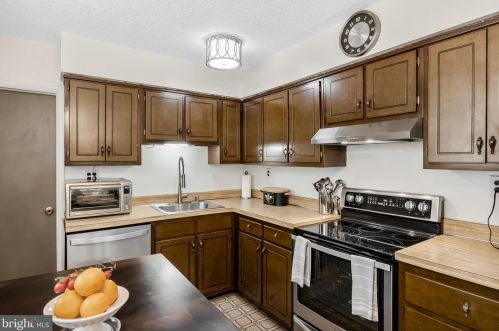 538 Elberne Ave, West Deptford NJ 08093-1715 exterior