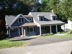 124 Day St, Newton, MA 02466-2922