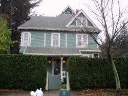 322 Franklin St, Newton, MA 02458-2301