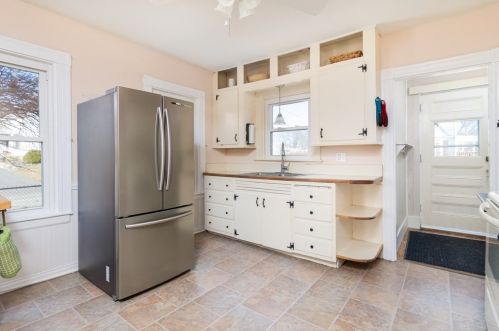 41 Arthur St, Whitman MA 02382-1101 exterior