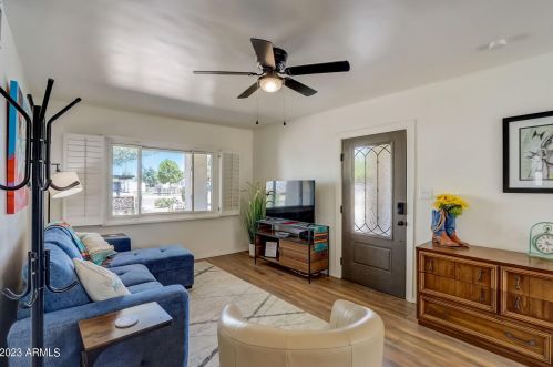 1701 Clarendon Ave, Phoenix AZ 85018-5209 exterior