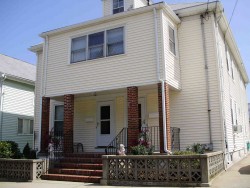 68 Hawthorn St, Newton, MA 02458-1215