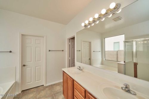 1813 Beautiful Ln, Phoenix AZ 85042-7073 exterior