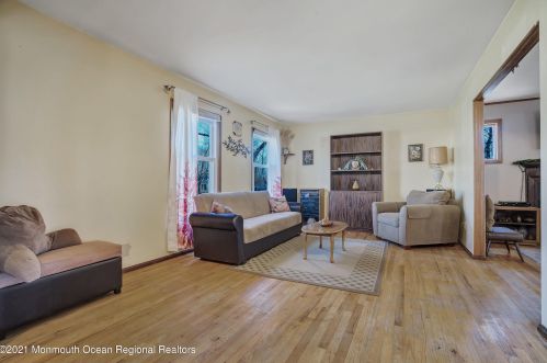 11 Red Cedar Ct, Jackson Twp NJ 08527-1351 exterior