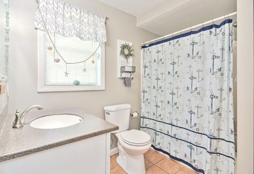 42 Raymond St, Fall River MA 02723-2823 exterior