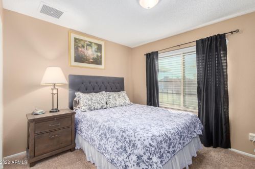 3220 Cinnabar Ave, Phoenix AZ 85020-1815 exterior