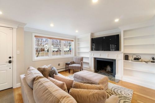 100 Kimball Rd, Dedham MA 02026-3727 exterior