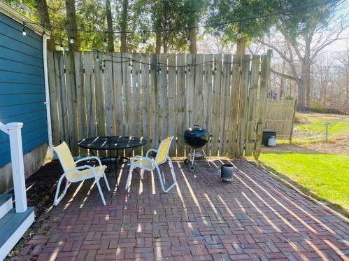 379 Cedar St, Dedham MA 02026-3221 exterior