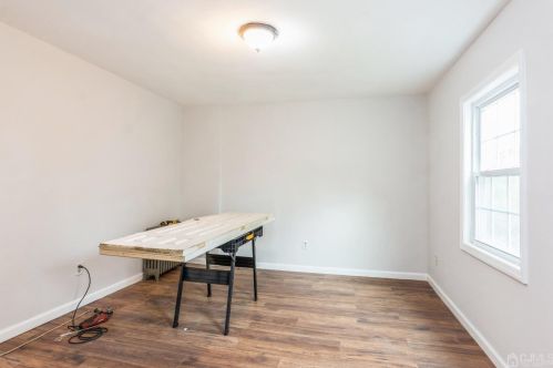 6 Railroad Ave, Carteret NJ 07008 exterior