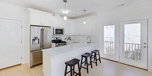 42 Blossom St, Chelsea, MA 02150-2453