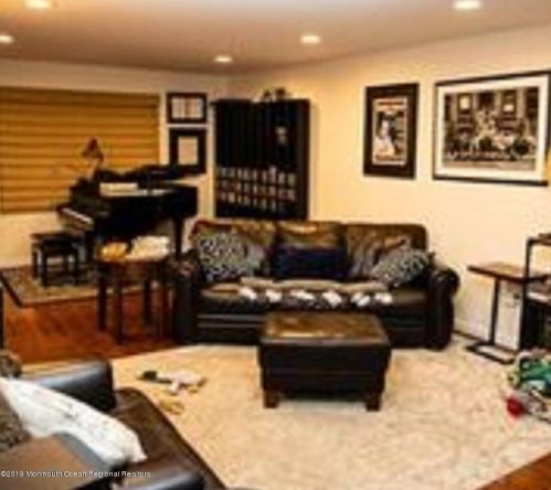 61 Essex Dr, Little Silver NJ  07739-1233 exterior