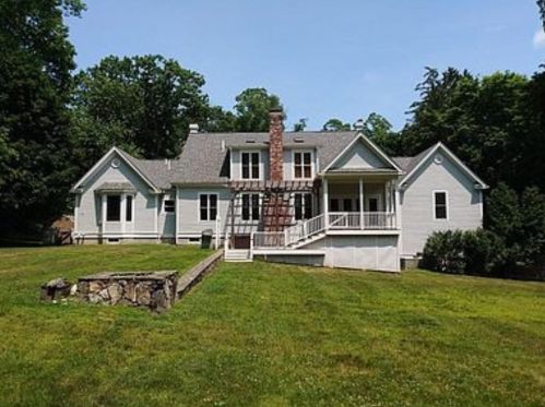 8 Clemmons St, Southborough MA  01772-1314 exterior