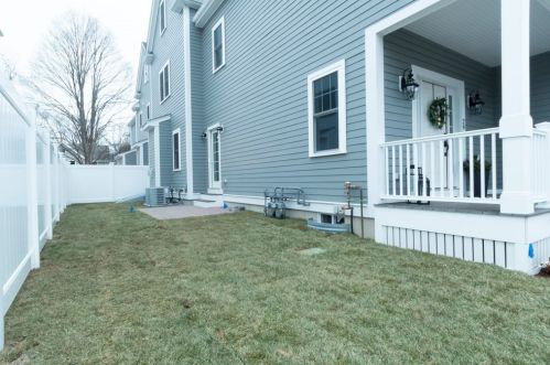 29 Oak St, Needham MA 02492-2130 exterior