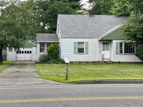 30 School St, Agawam, MA 01001-3207