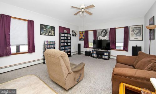 132 Main St, West Deptford NJ 08051-1046 exterior