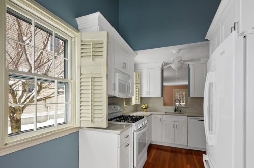 5 Adams Ct, Hingham, MA 02043-2681