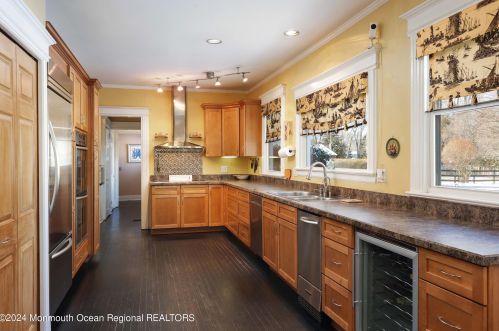 215 Silverside Ave, Little Silver NJ 07739-1713 exterior