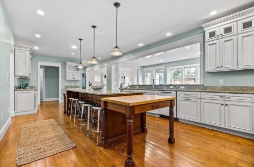 44 Canterbury St, Hingham MA 02043-1453 exterior