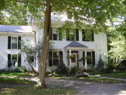 51 Hawthorne Ave, Newton, MA 02466-2817