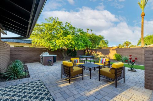 13434 Canterbury Dr, Phoenix, AZ 85023-6283