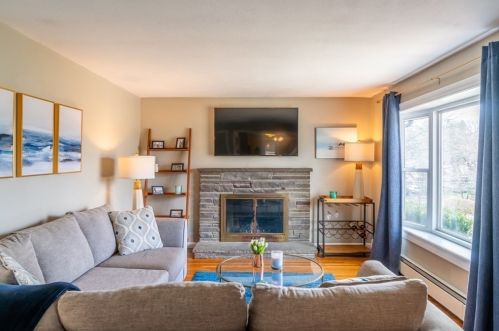 1088 Commercial St, Weymouth MA 02189-1632 exterior