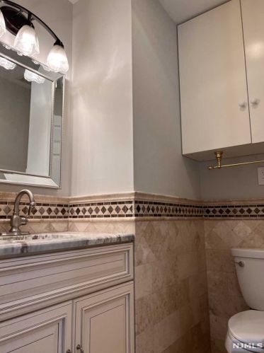 4 Mahan St, Tenafly NJ  07670-1822 exterior