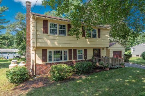 70 Fiske Dr, East Bridgewater, MA 02324-3546