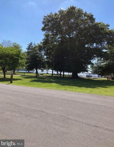 124 Military Dr, West Deptford NJ 08063-1507 exterior