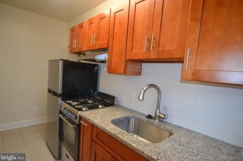 416 15th St, Philadelphia, PA 19146-1663