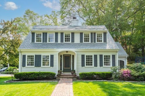 176 Dorset Rd, Newton, MA 02468-1427