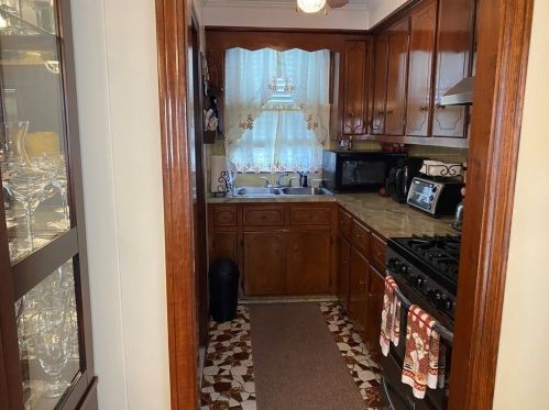 199 Mason St, Fall River MA 02723-2438 exterior