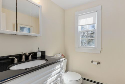 1359 Main St, Chatham MA 02633-2464 exterior