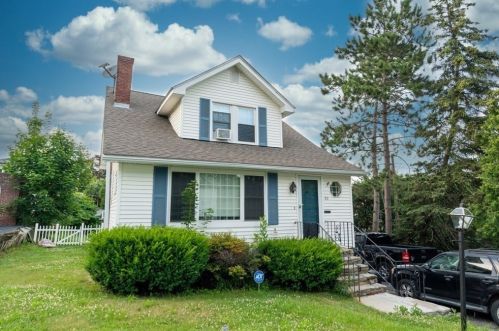 83 Heywood St, Worcester, MA 01604-5303