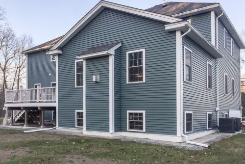 711 Salisbury St, Worcester MA 01609-1122 exterior