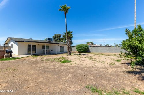 17621 18 Dr, Phoenix AZ 85007-2432 exterior