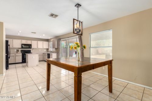 1102 Behrend Dr, Phoenix AZ 85050-3992 exterior