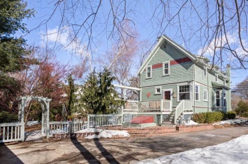 221 Union St, Weymouth MA 02190-2827 exterior