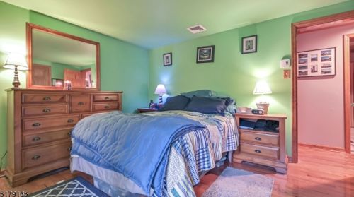 72 High Mtn Rd, Skyline Lakes NJ 07456-2510 exterior