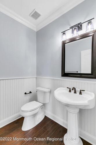 56 Rivers Edge Dr, Little Silver NJ 07739-1706 exterior