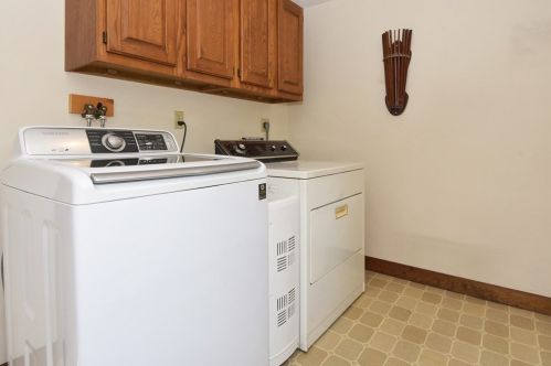 11 Clifford Rd, Southborough MA 01772-1502 exterior