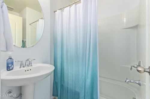 2020 77th Ln, Phoenix AZ  85035-5122 exterior