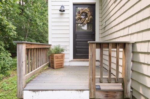 2 Lee Rd, North Reading MA 01864-3314 exterior