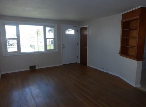 54 King Philip Rd, Worcester MA 01606-2385 exterior