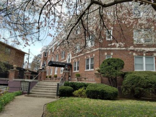 2023 Eastern Pkwy, Louisville KY  40204-2504 exterior