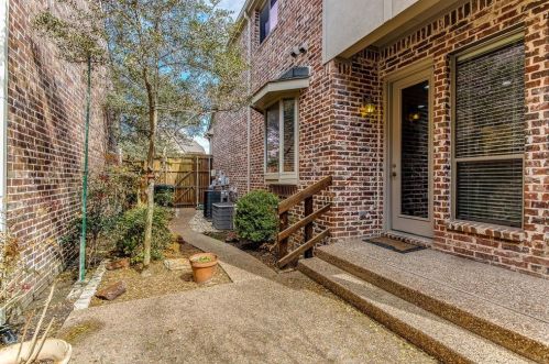 7020 Coverdale Dr, Plano TX 75024-7553 exterior