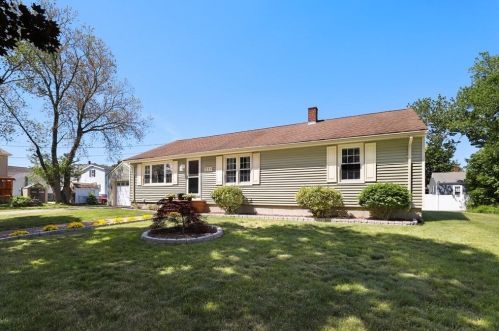 233 Caroline St, New Bedford, MA 02740-4625